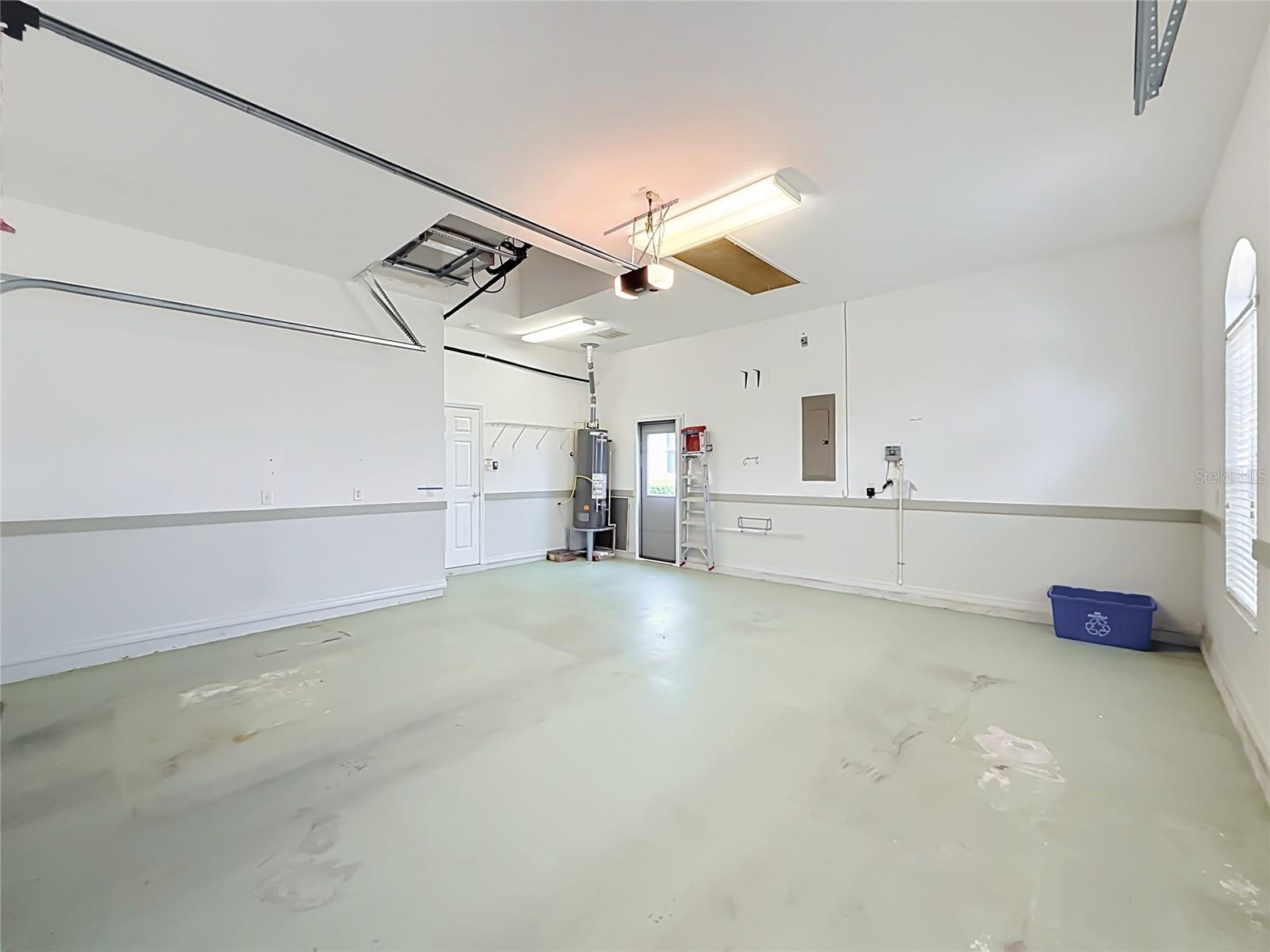 Tall ceilings, Gas/Propane hot water heater and furnace