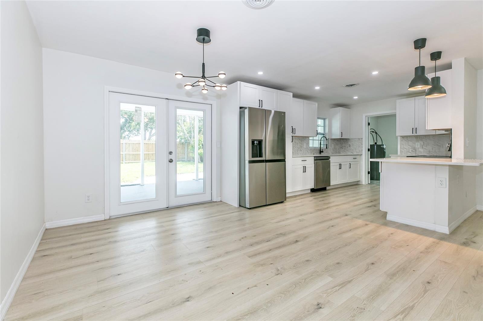 dining room / kitchen