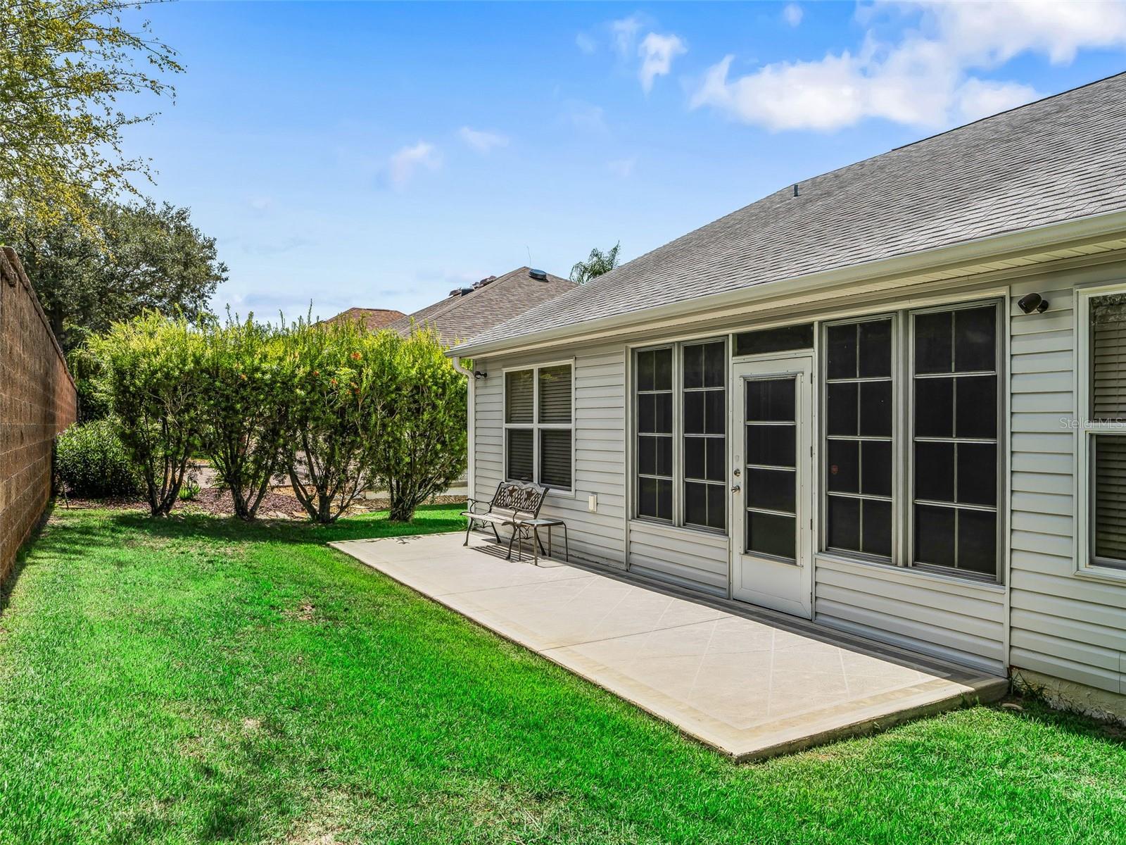 Private back yard with Patio
