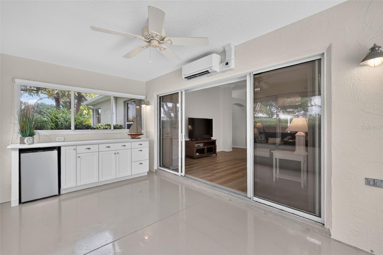 Built in dry bar, perfect for entertaining