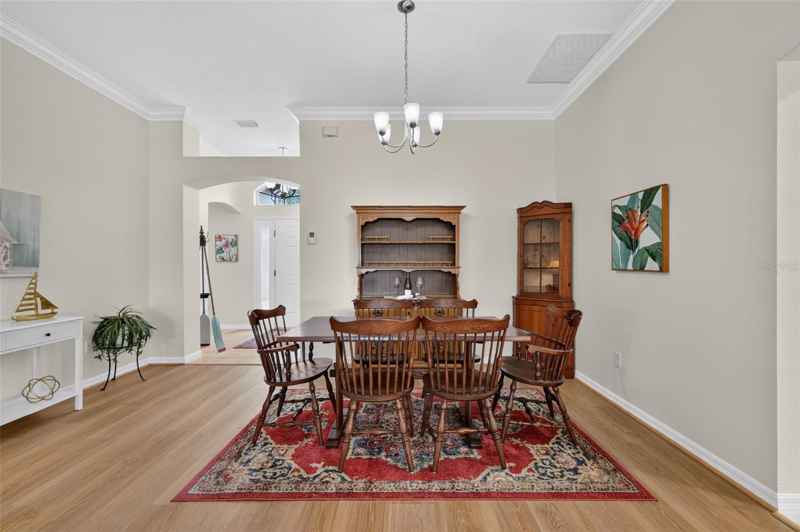 Large dining space for entertaining