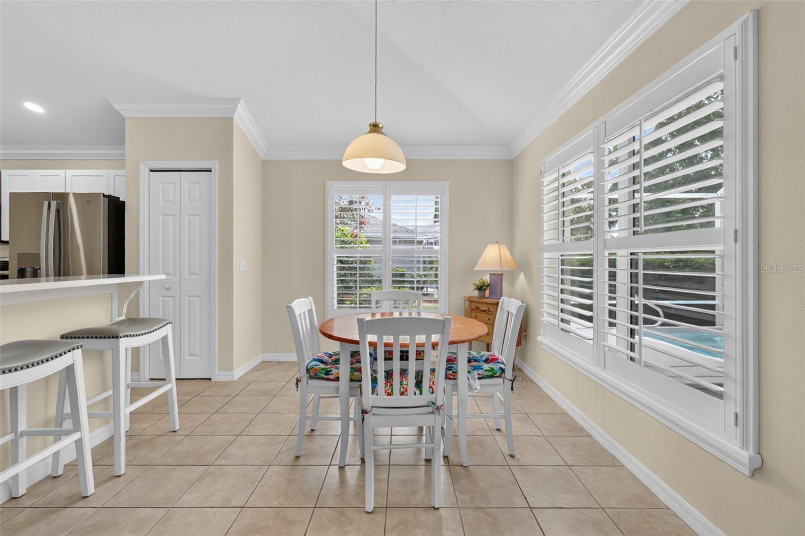 Breakfast nook for more casual dining