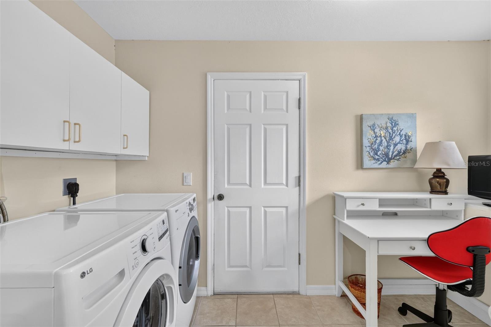 Large laundry room with plenty of storage
