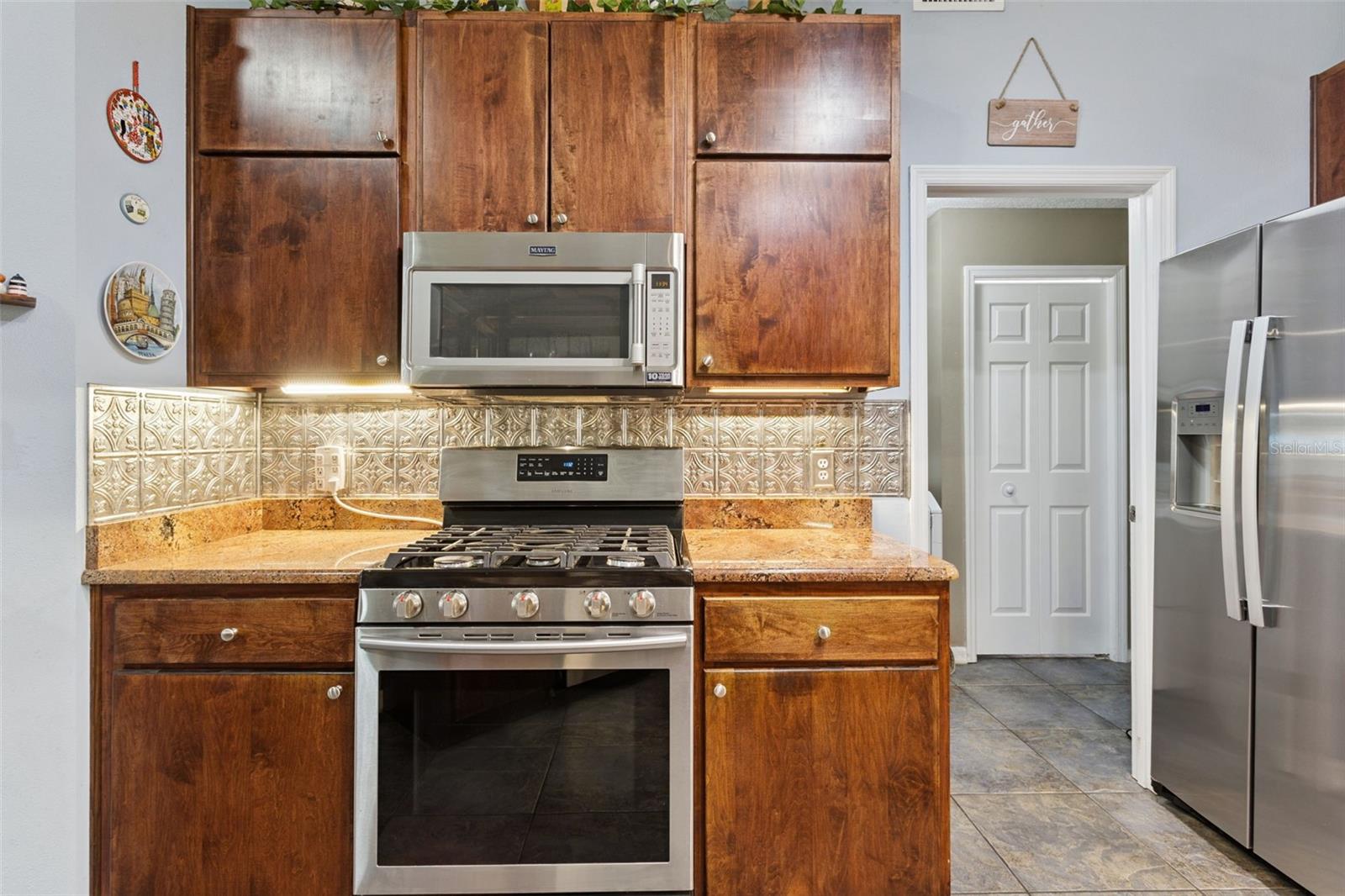 Kitchen/Gas Stove