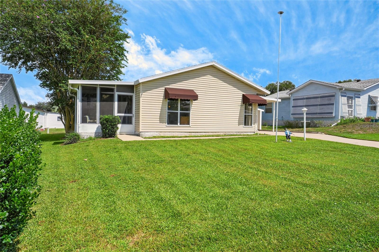 Nice Front/Side Lanai