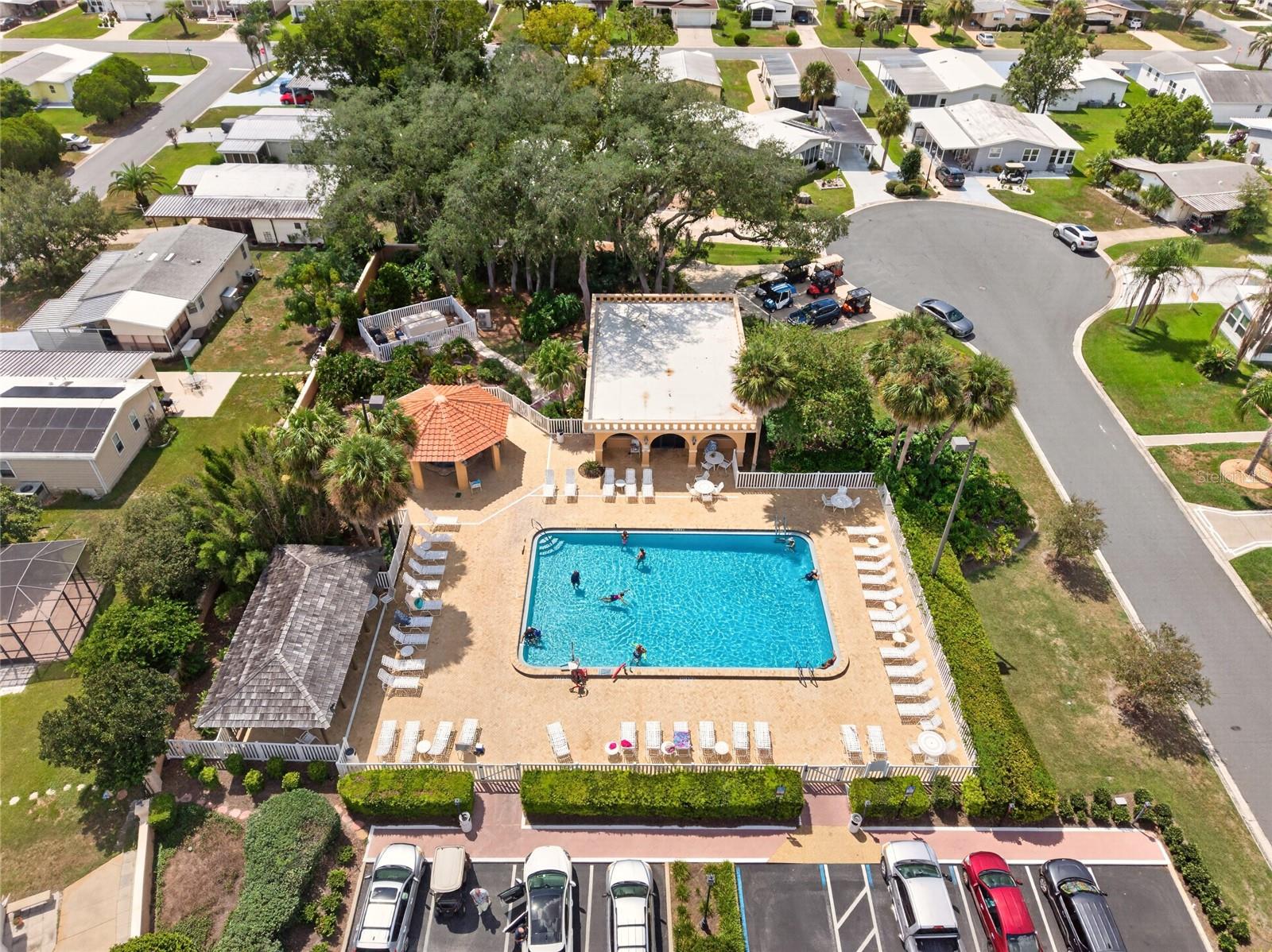 Southside Pool and Hottub with private room