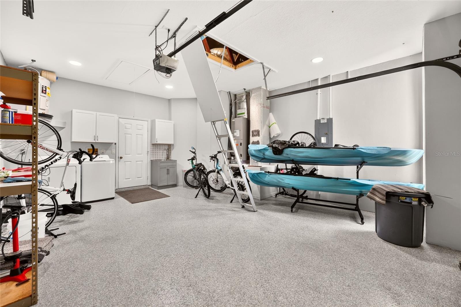 EPOXY FLOORS AND UTILITY SINK