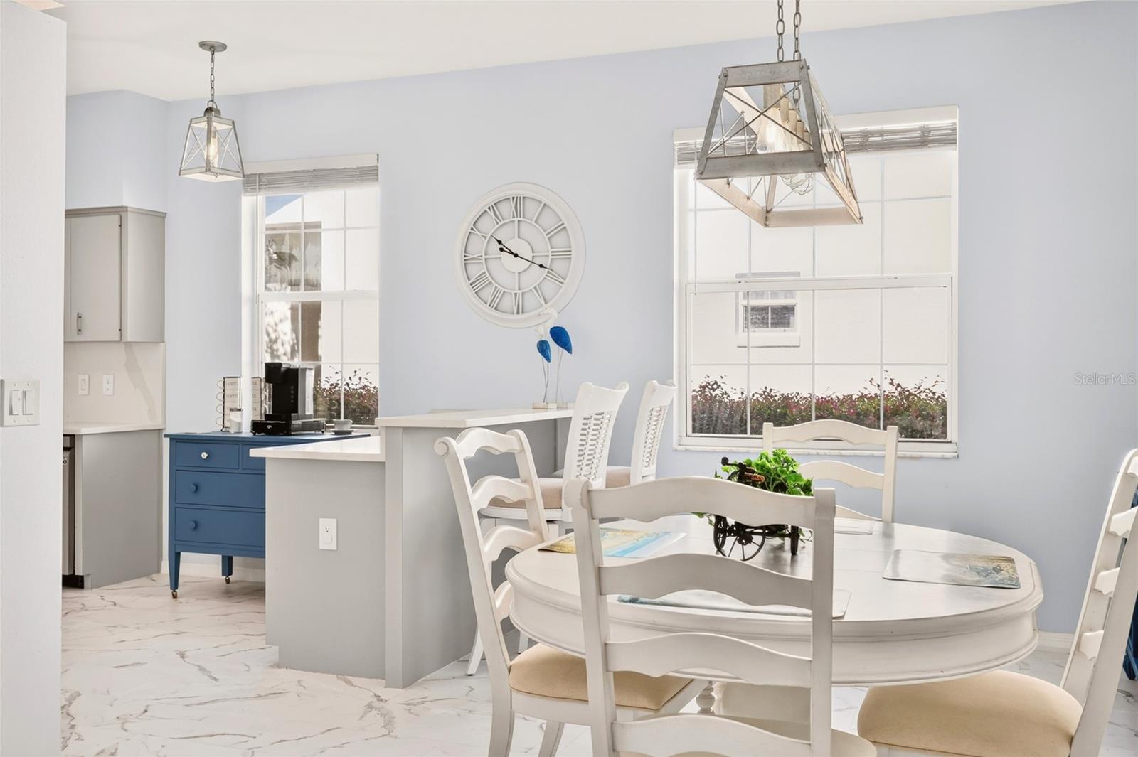 BREAKFAST BAR