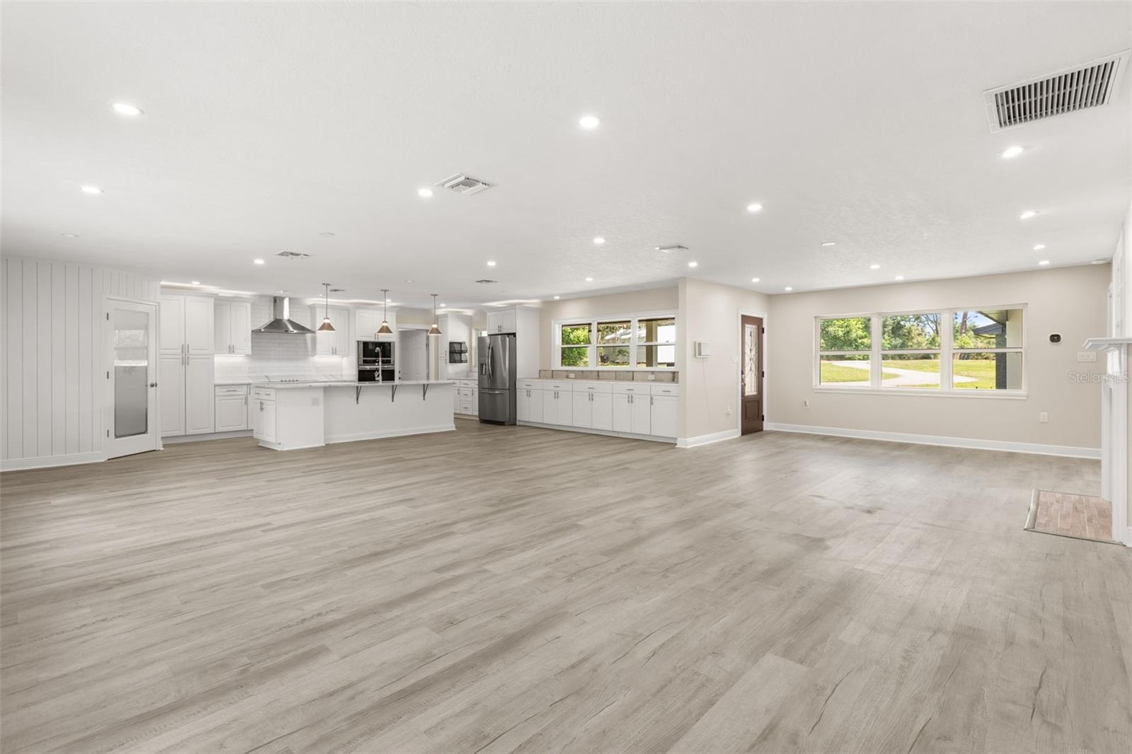 Great Room & Entry: Living Room, Dining Room & Kitchen Great Room & Entry: Living Room, Dining Room & Kitchen