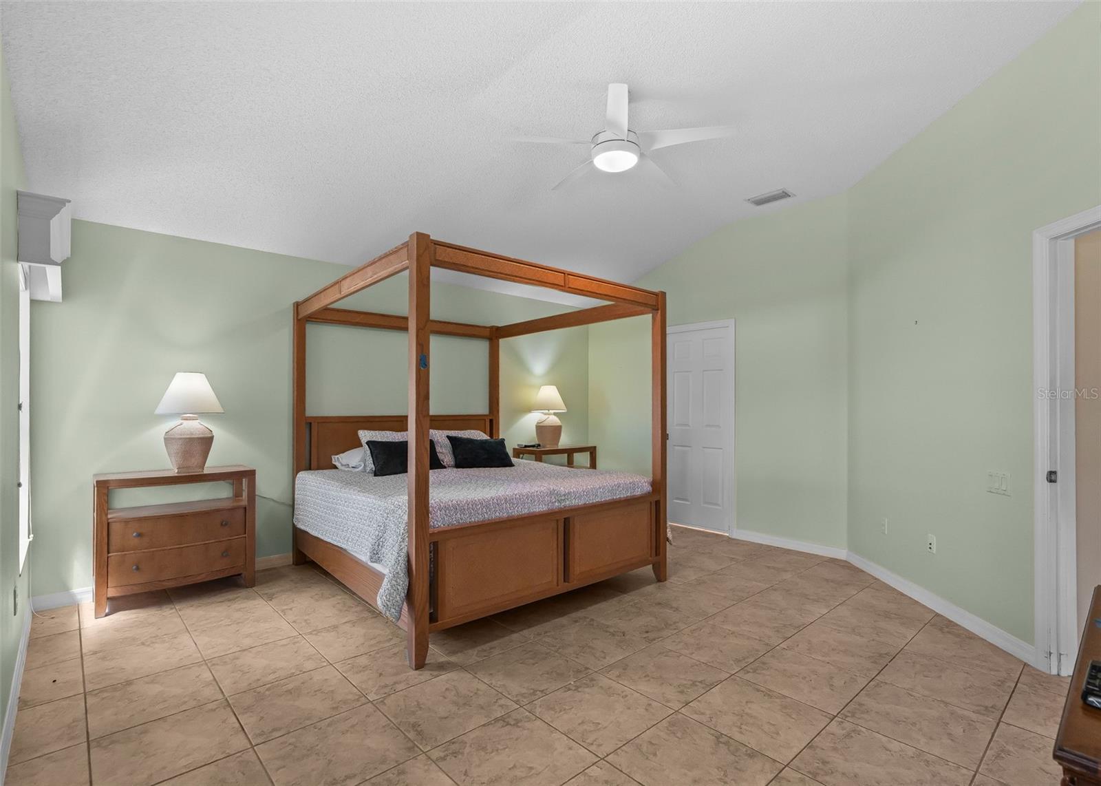 1802 PUERTO BELLO DRIVE, The Villages, FL 32159