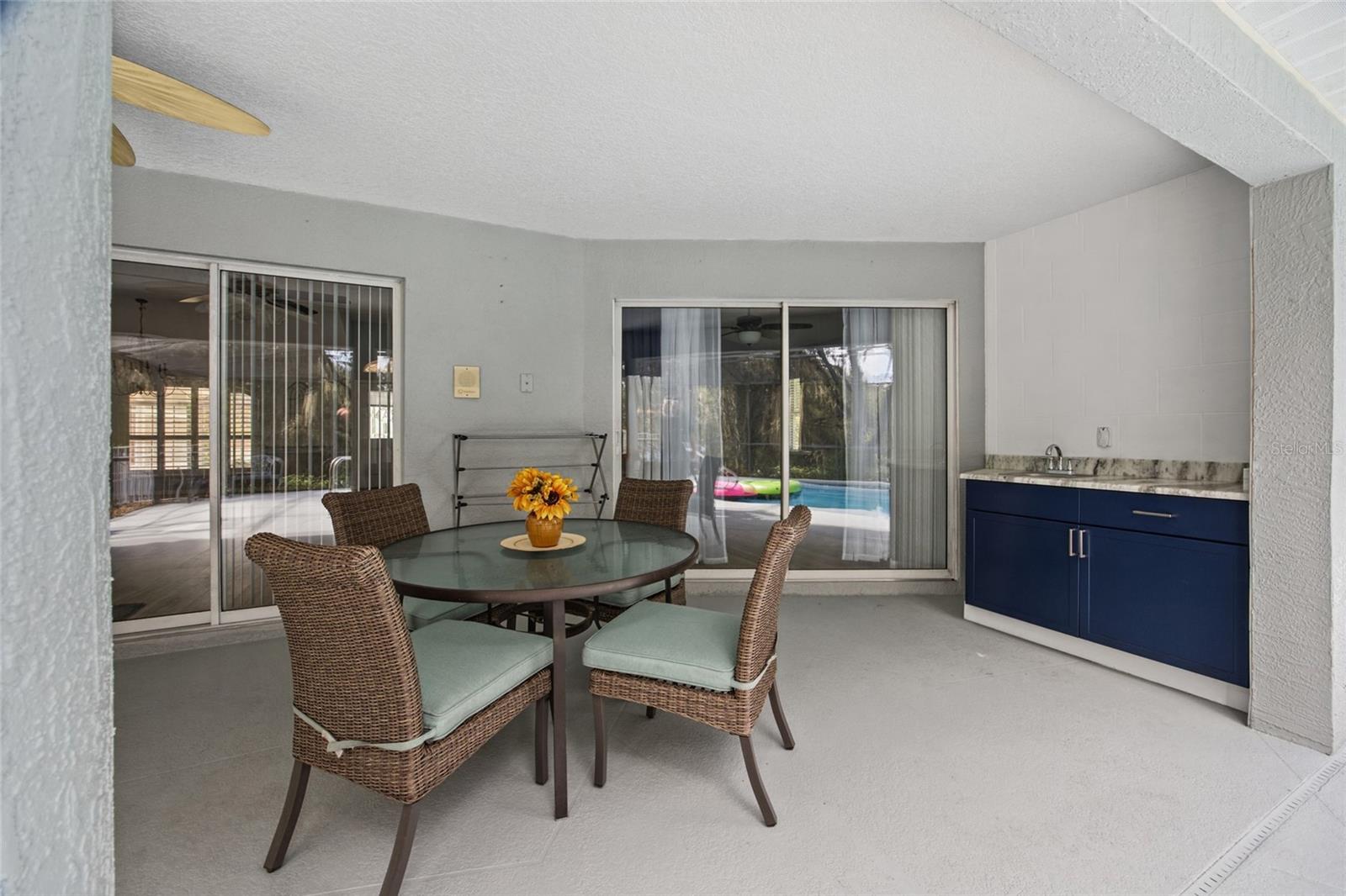 Wet Bar with sitting area in Lanai
