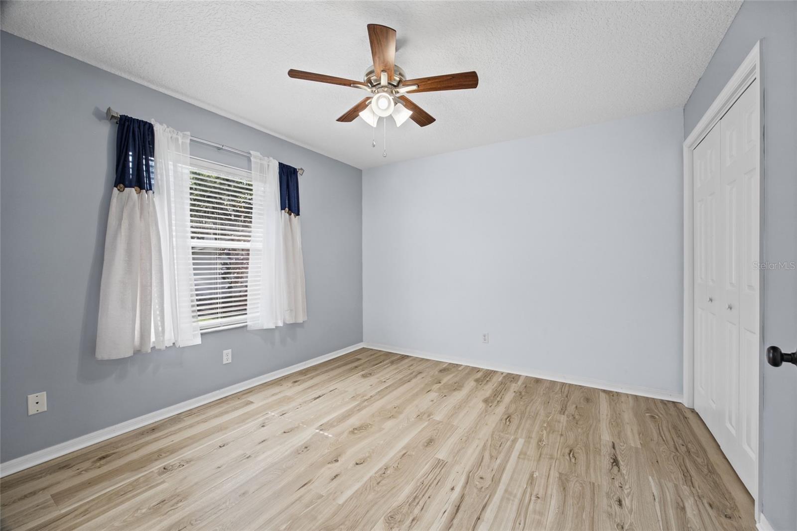 Guest bedroom 1 (water view)