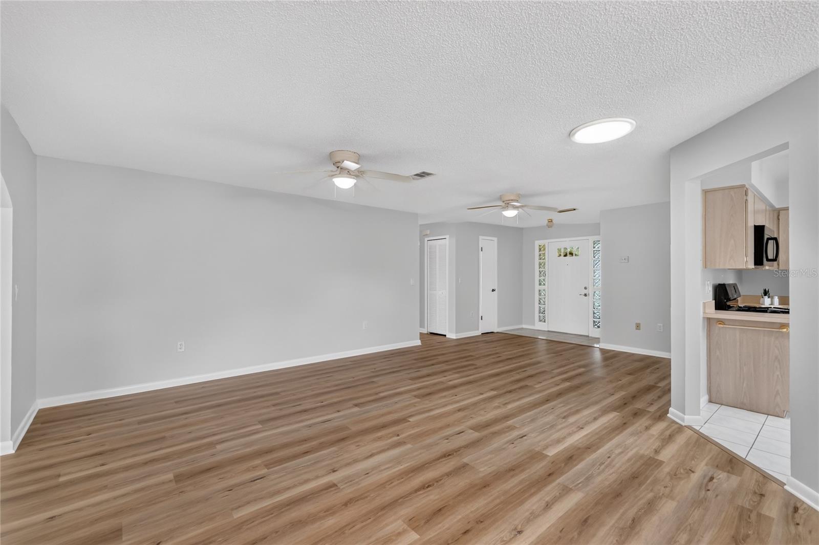 Front entrancee into Living room