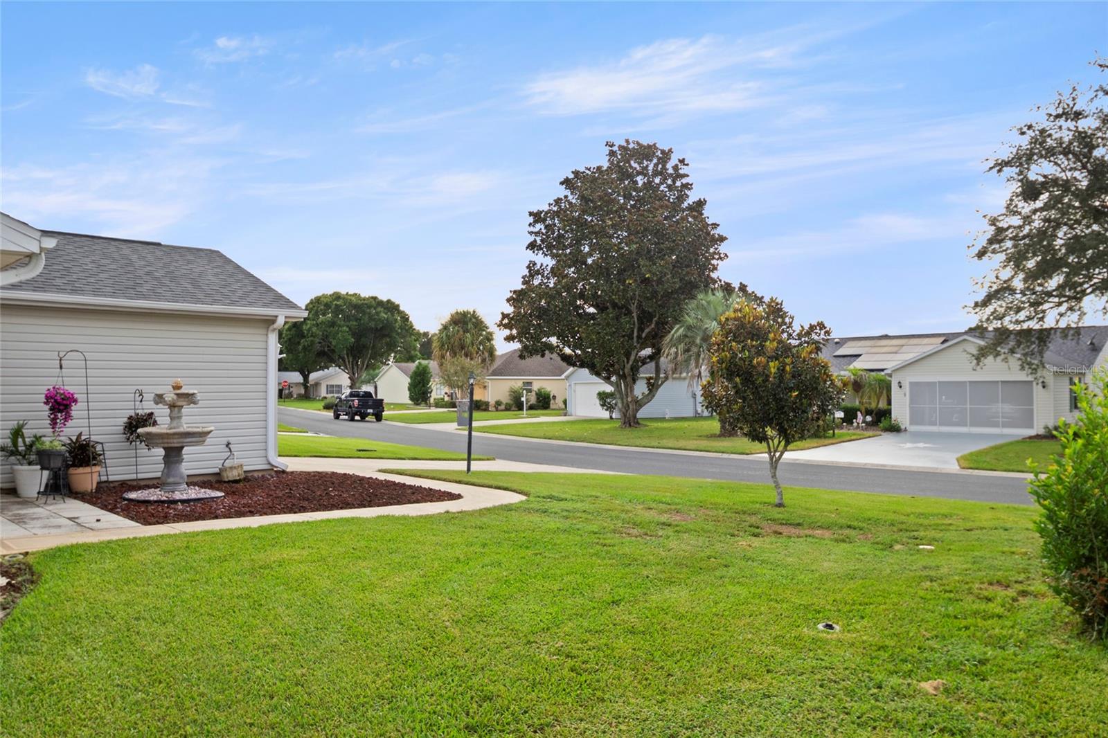 Front yard view.