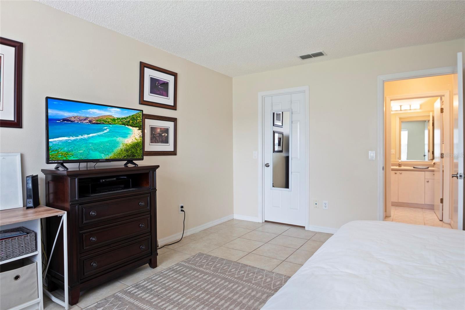 Walk in closet in 2nd bedroom.