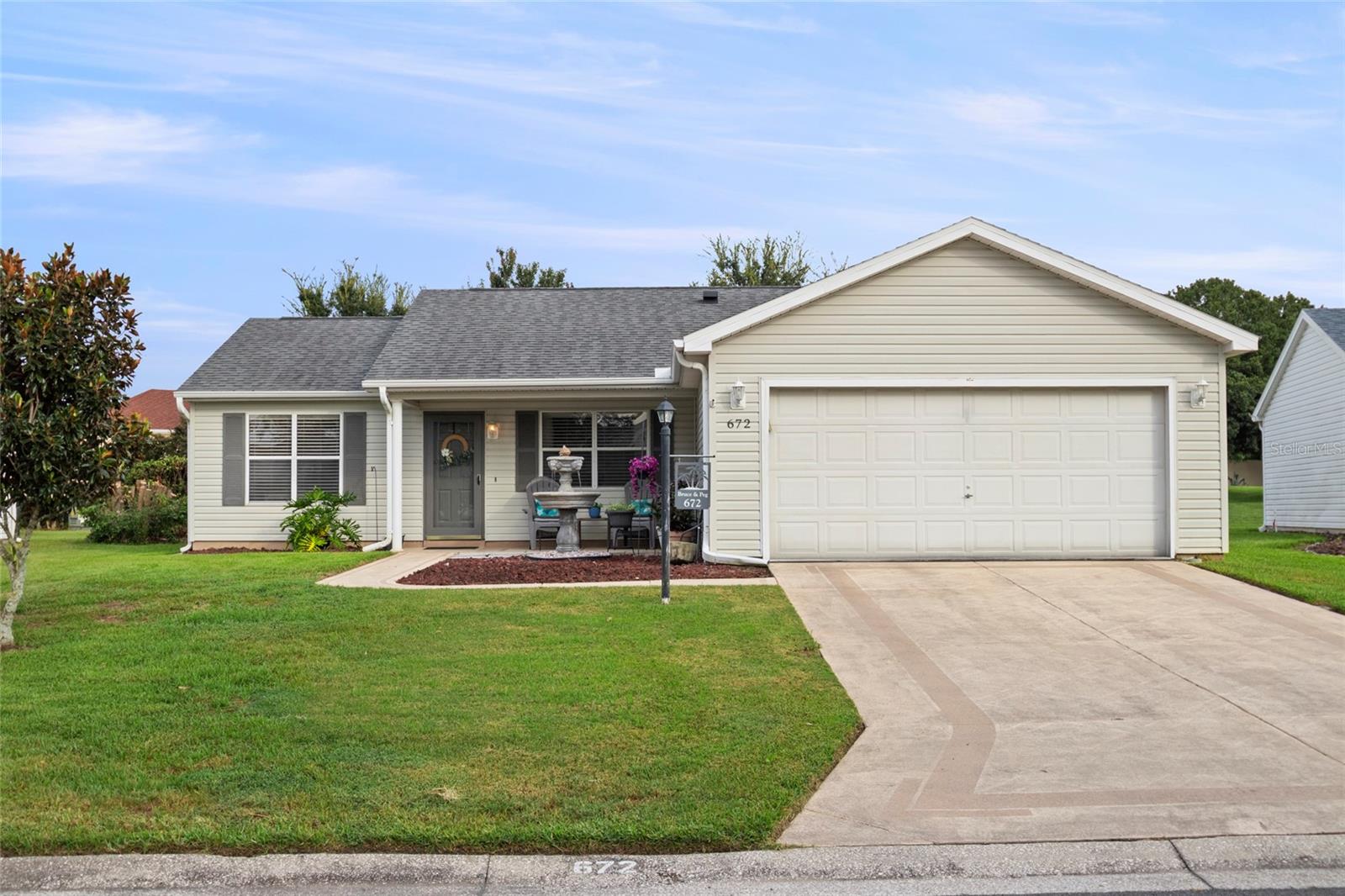 Spacious Driveway