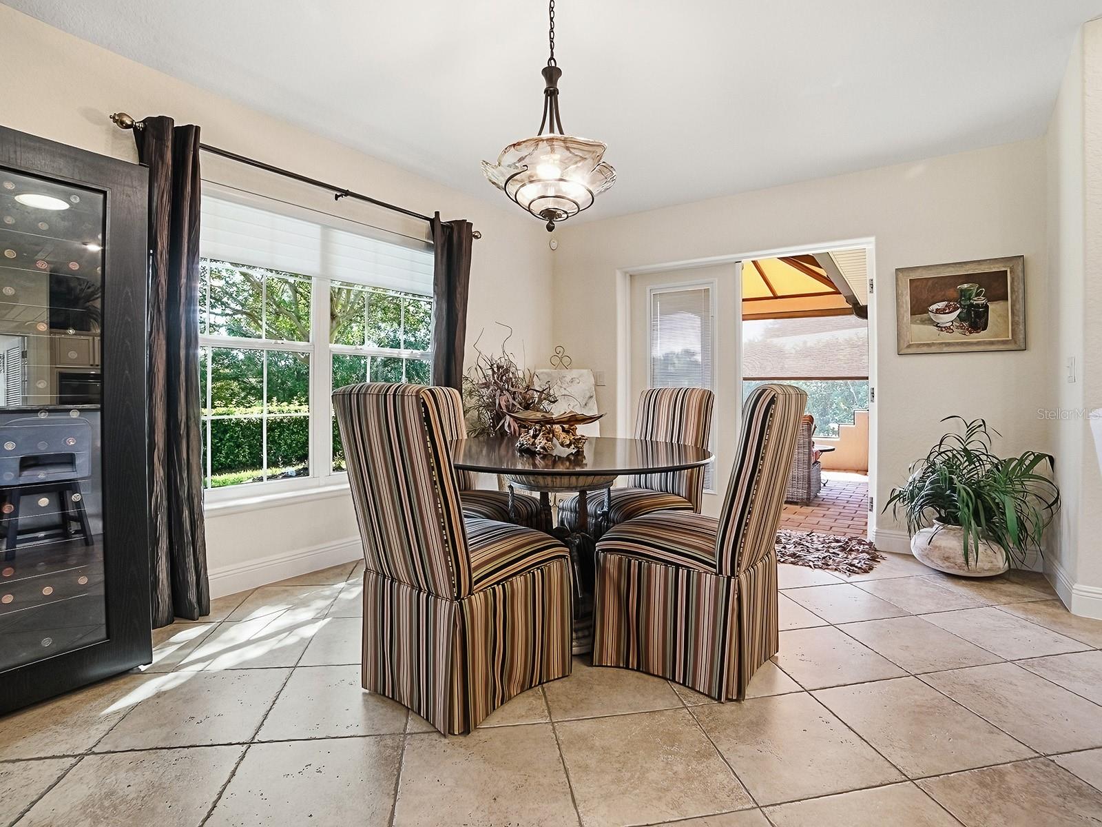 OPEN DOOR TO THE SIDE LANAI