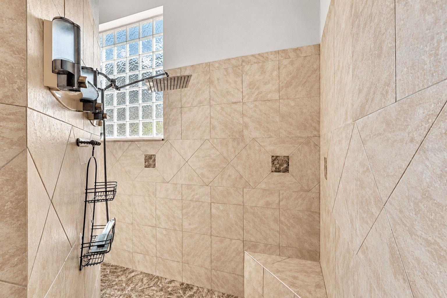 18020 VICTORIAN DRIVE, Clermont, FL 34715