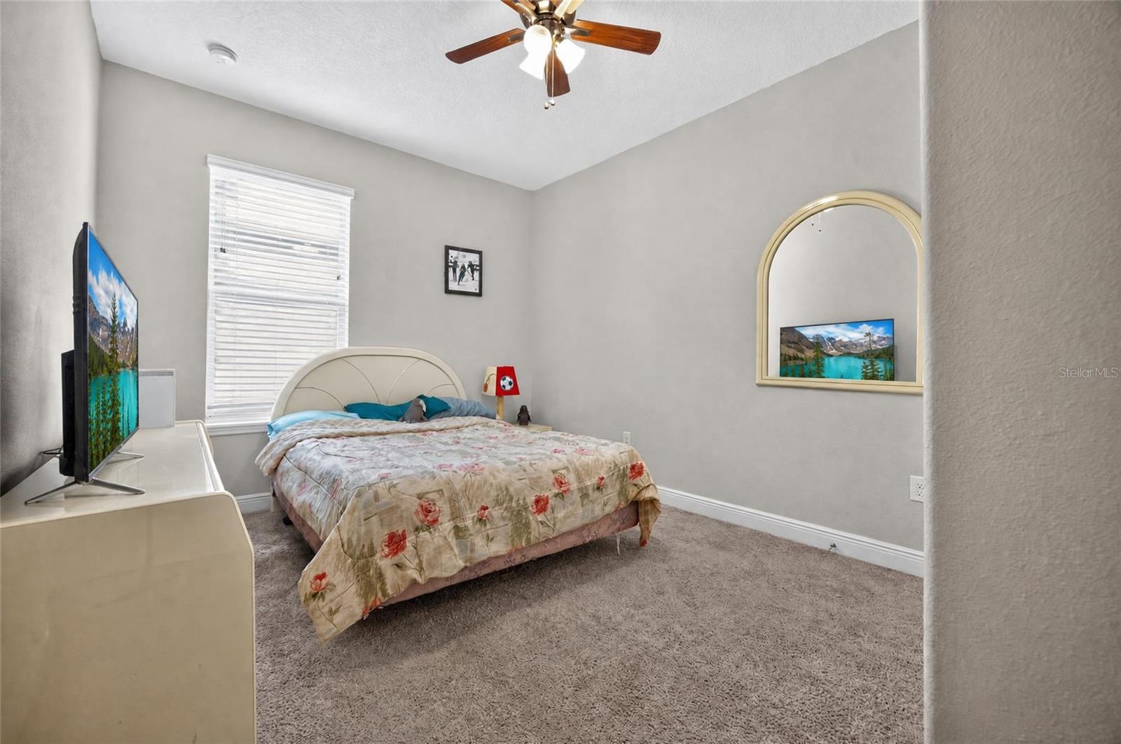 Middle (2nd) Bedroom