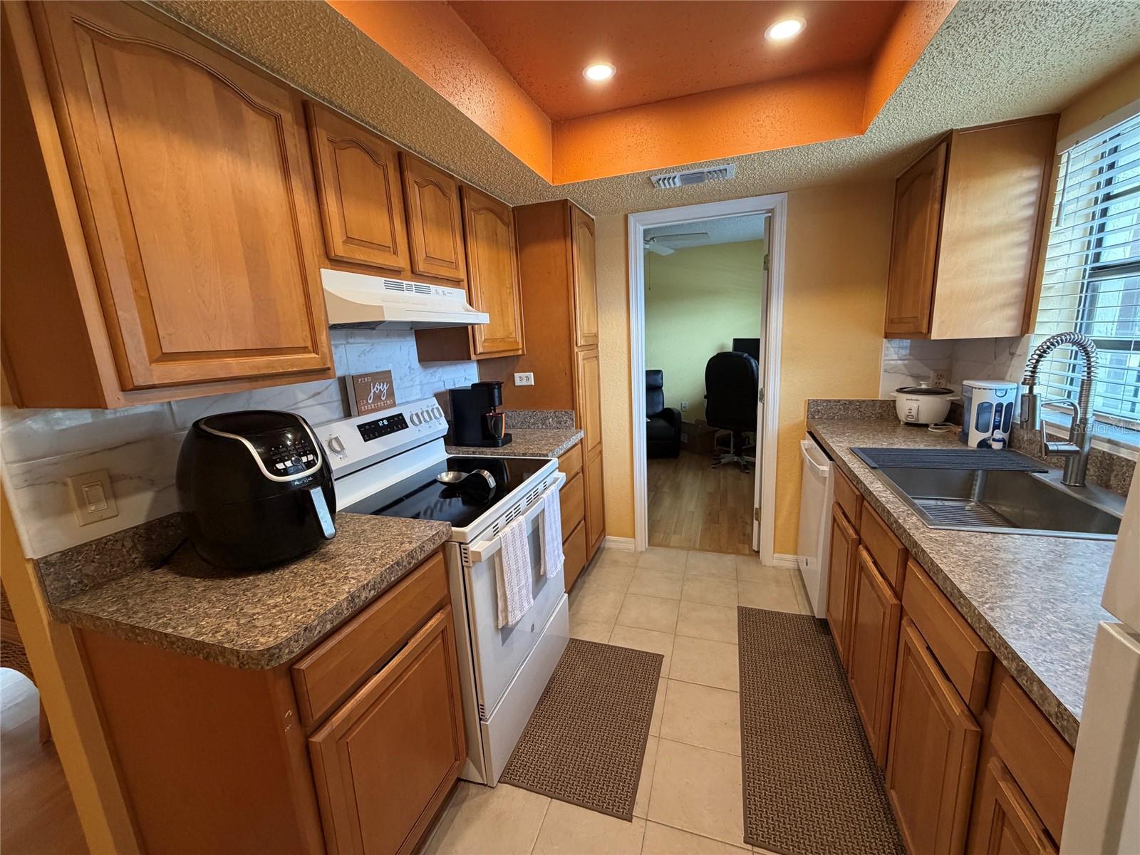 500 NEWELL HILL ROAD, #105B, Leesburg, FL 34748