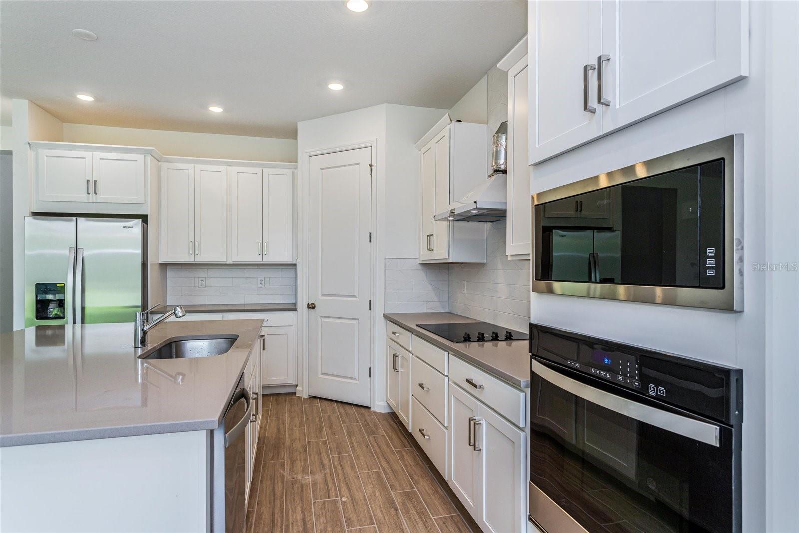 Note: The sample photos included are of the model home and are meant to showcase the craftsmanship and design quality. Note: The sample photos included are of the model home and are meant to showcase the craftsmanship and design quality.