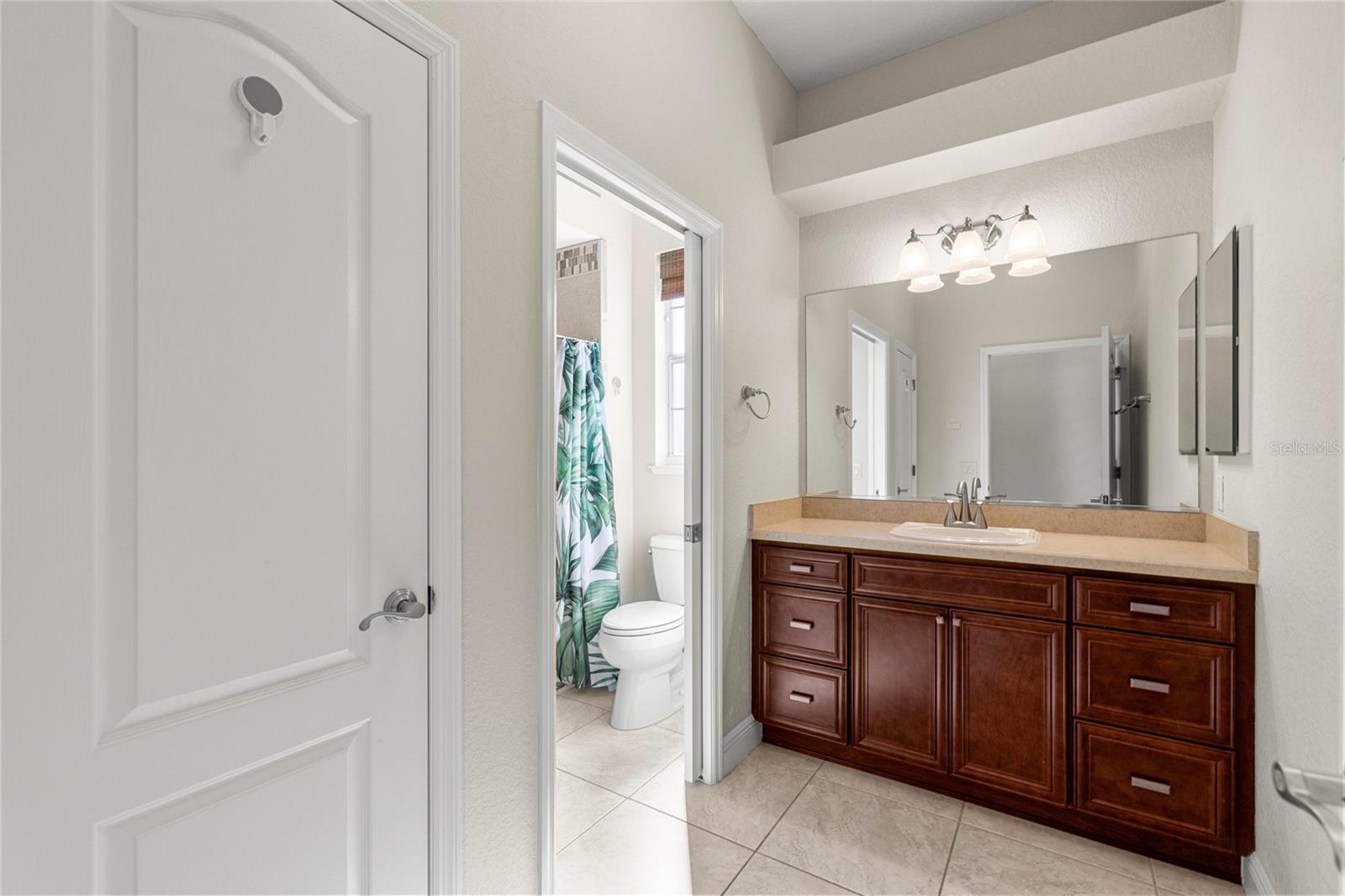 Guest bathroom.