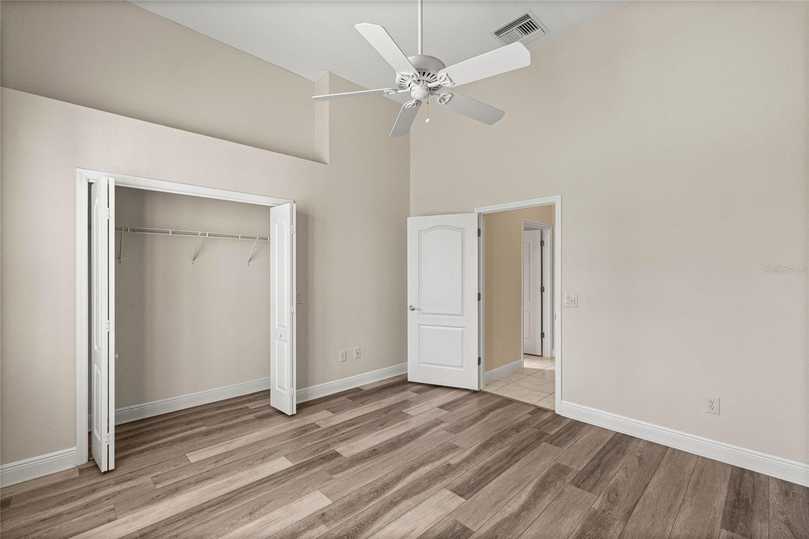 Guest bedroom.
