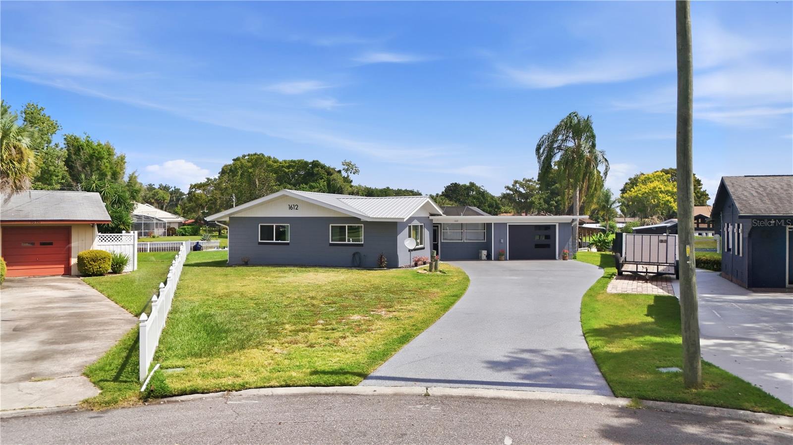 1612 ORANGE AVENUE, Tavares, FL 32778