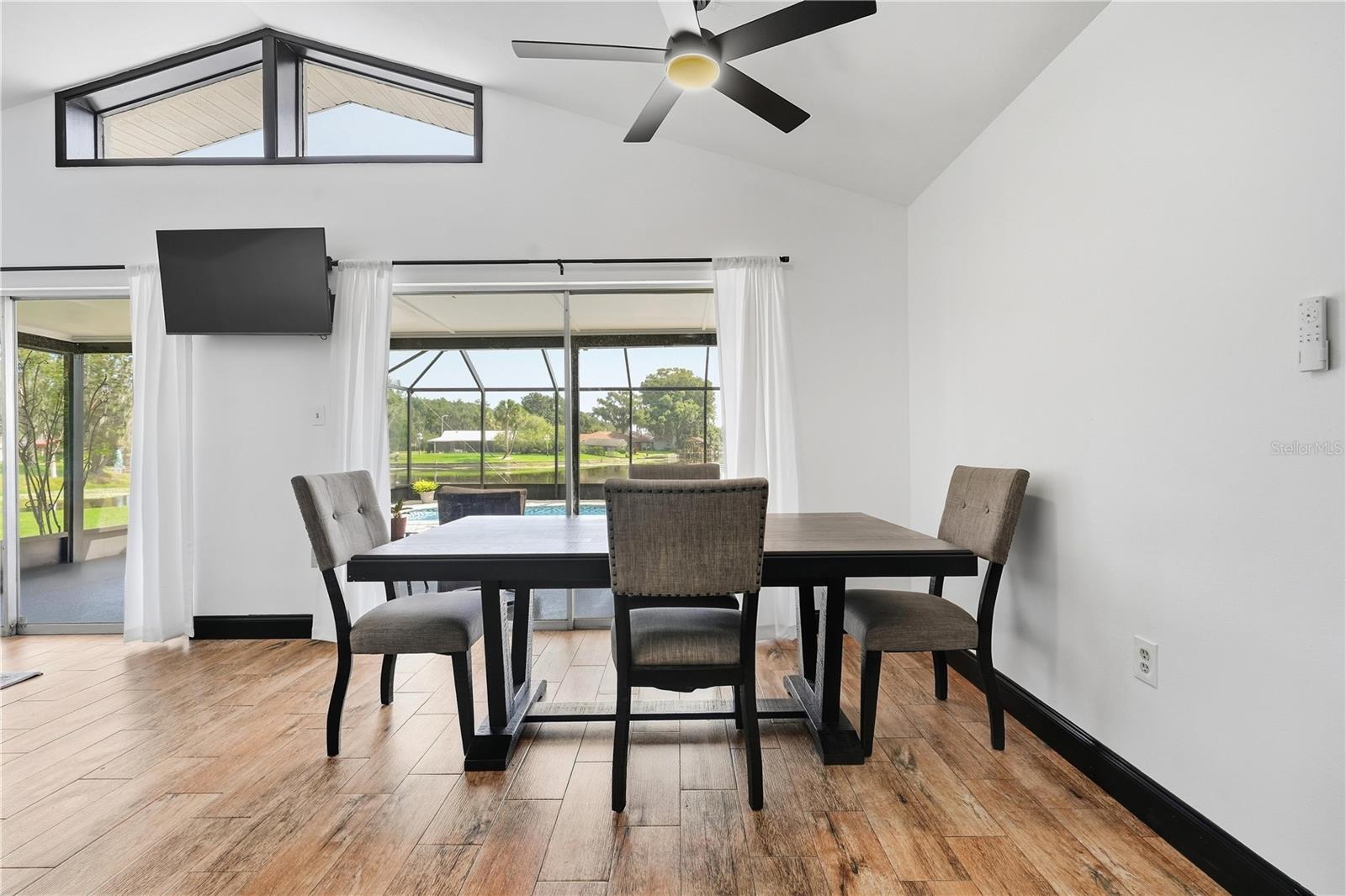 1612 ORANGE AVENUE, Tavares, FL 32778