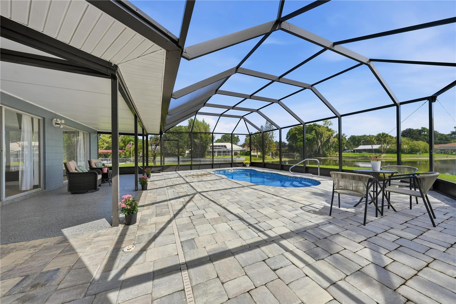 1612 ORANGE AVENUE, Tavares, FL 32778