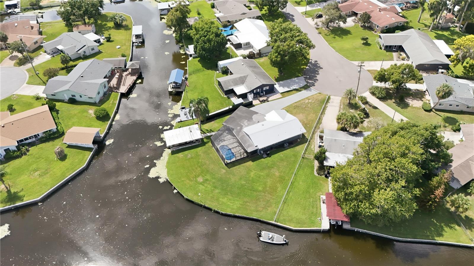 1612 ORANGE AVENUE, Tavares, FL 32778