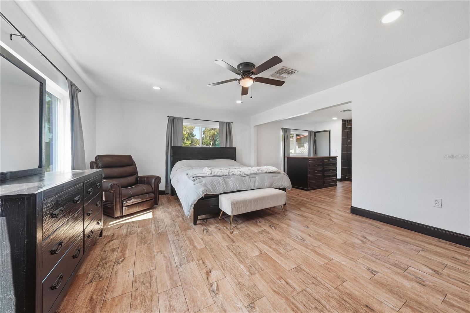 1612 ORANGE AVENUE, Tavares, FL 32778