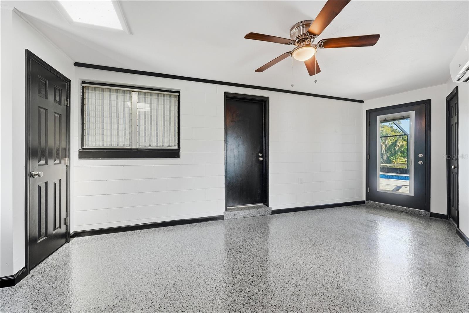 1612 ORANGE AVENUE, Tavares, FL 32778