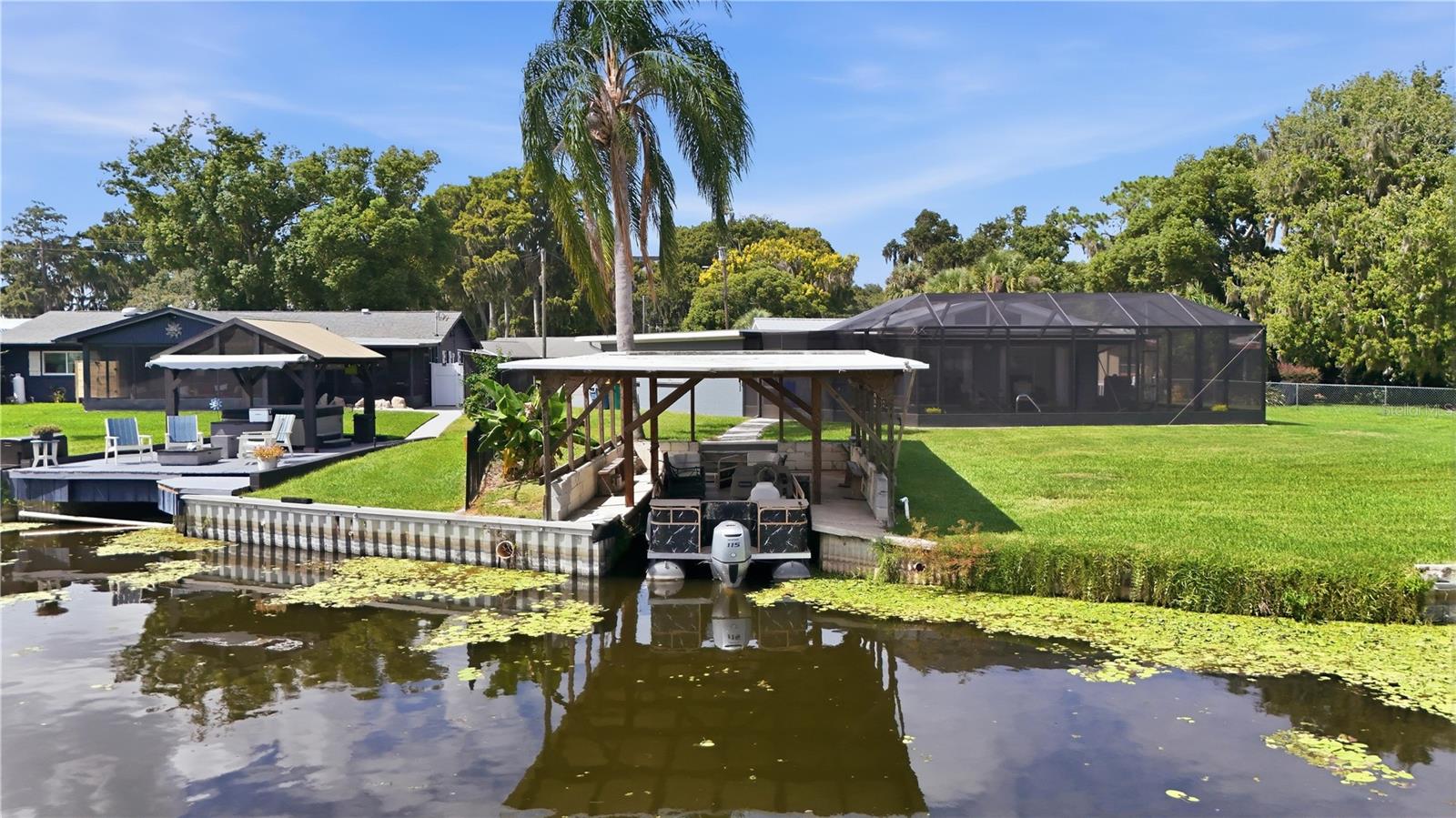 1612 ORANGE AVENUE, Tavares, FL 32778