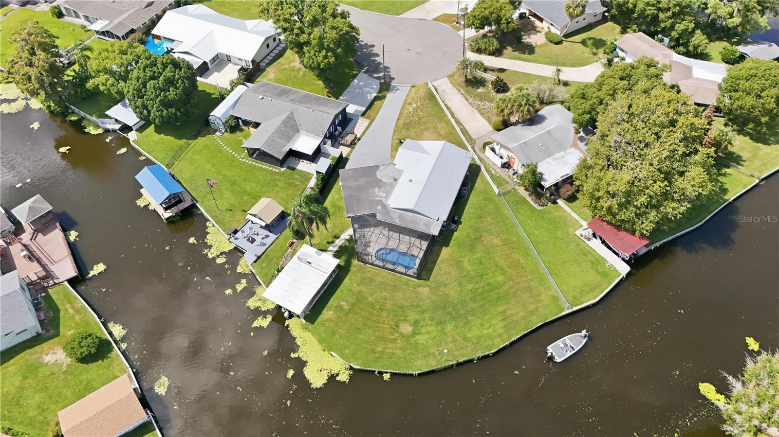 1612 ORANGE AVENUE, Tavares, FL 32778