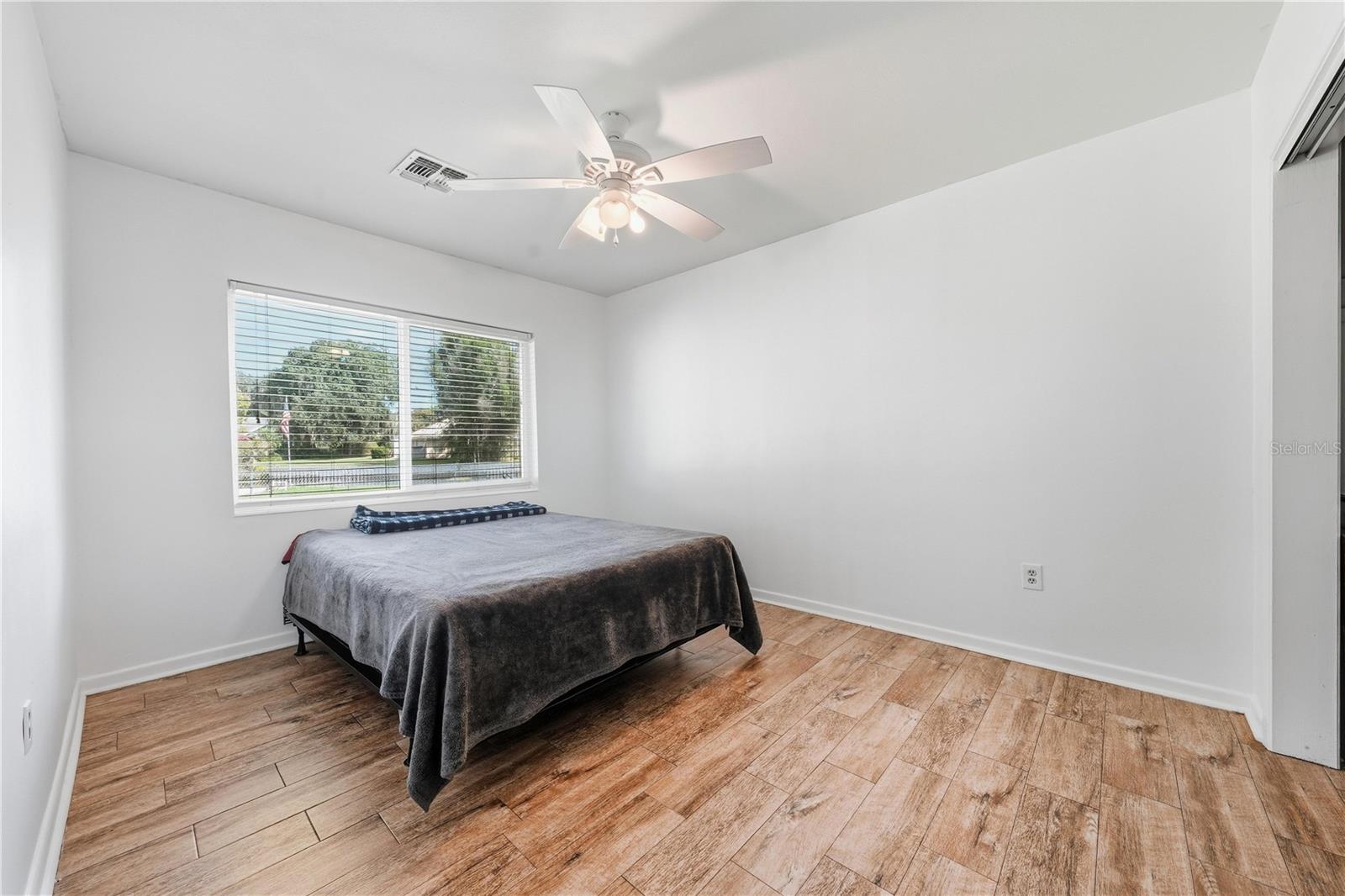 1612 ORANGE AVENUE, Tavares, FL 32778