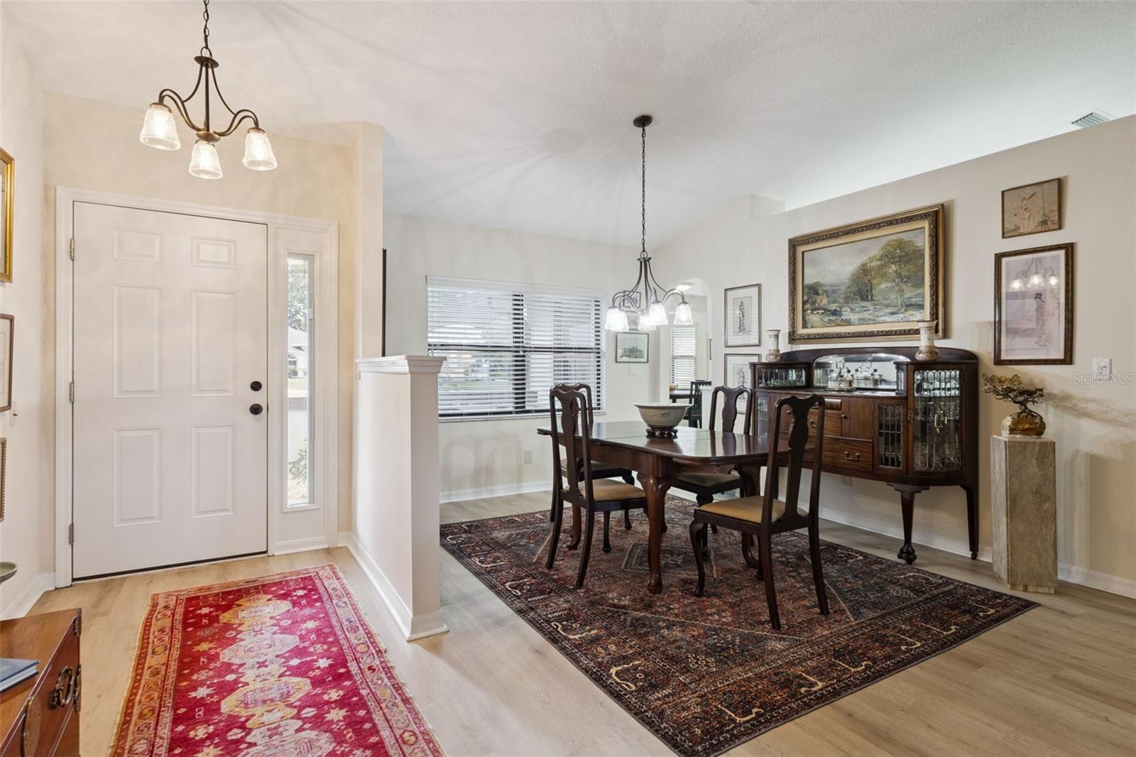 ENTRY & DINING AREA
