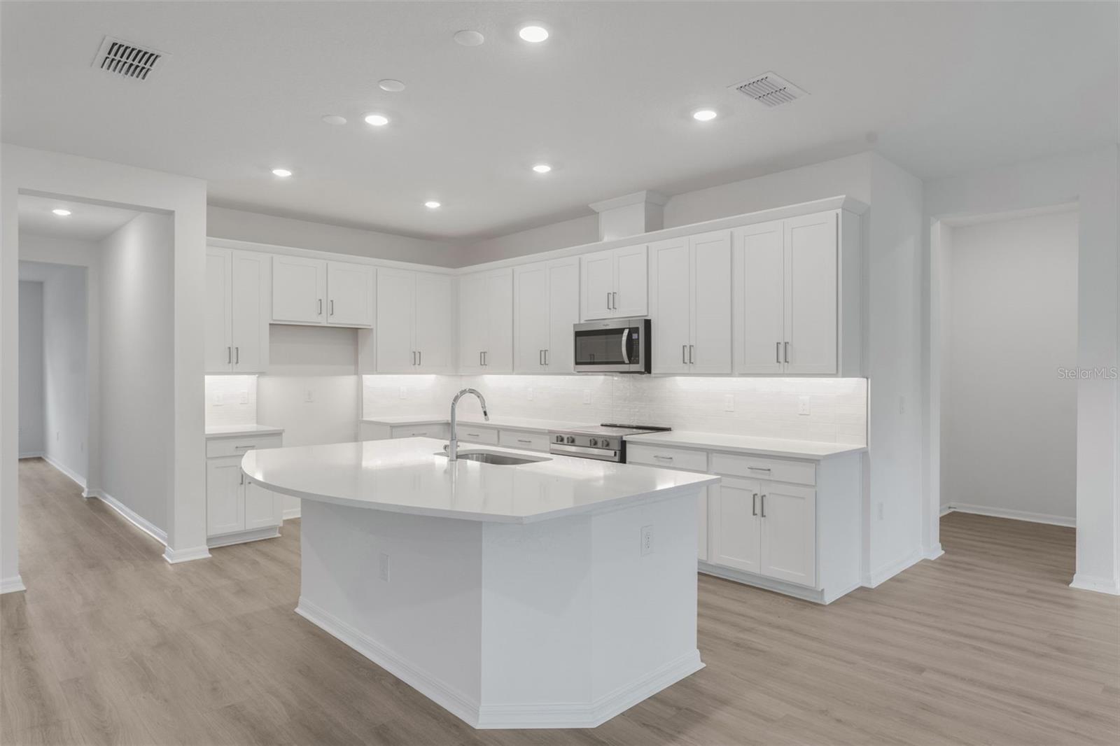 17572 VALLEYWOOD PARKWAY, Land O Lakes, FL 34638