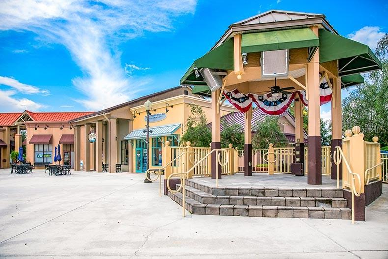 Circle Square Commons