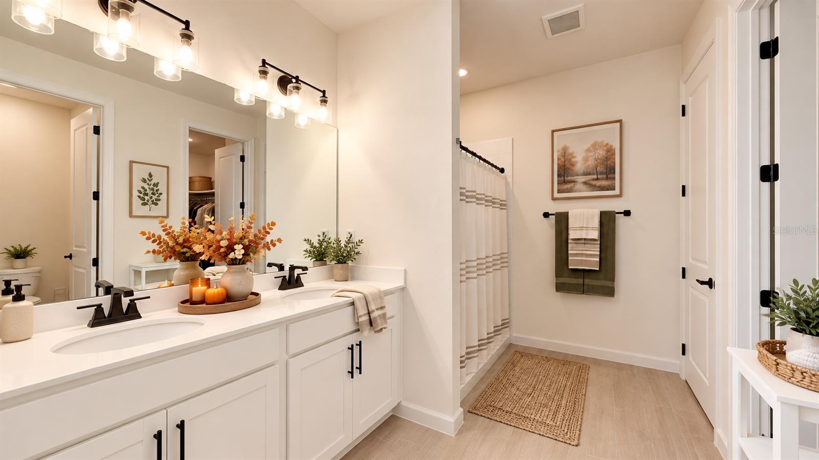 Primary Ensuite Bathroom w/Shower Stall