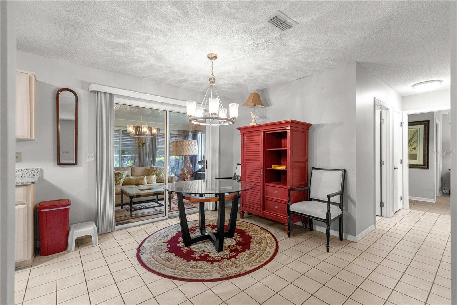 DINING TO LANAI SLIDING DOORS