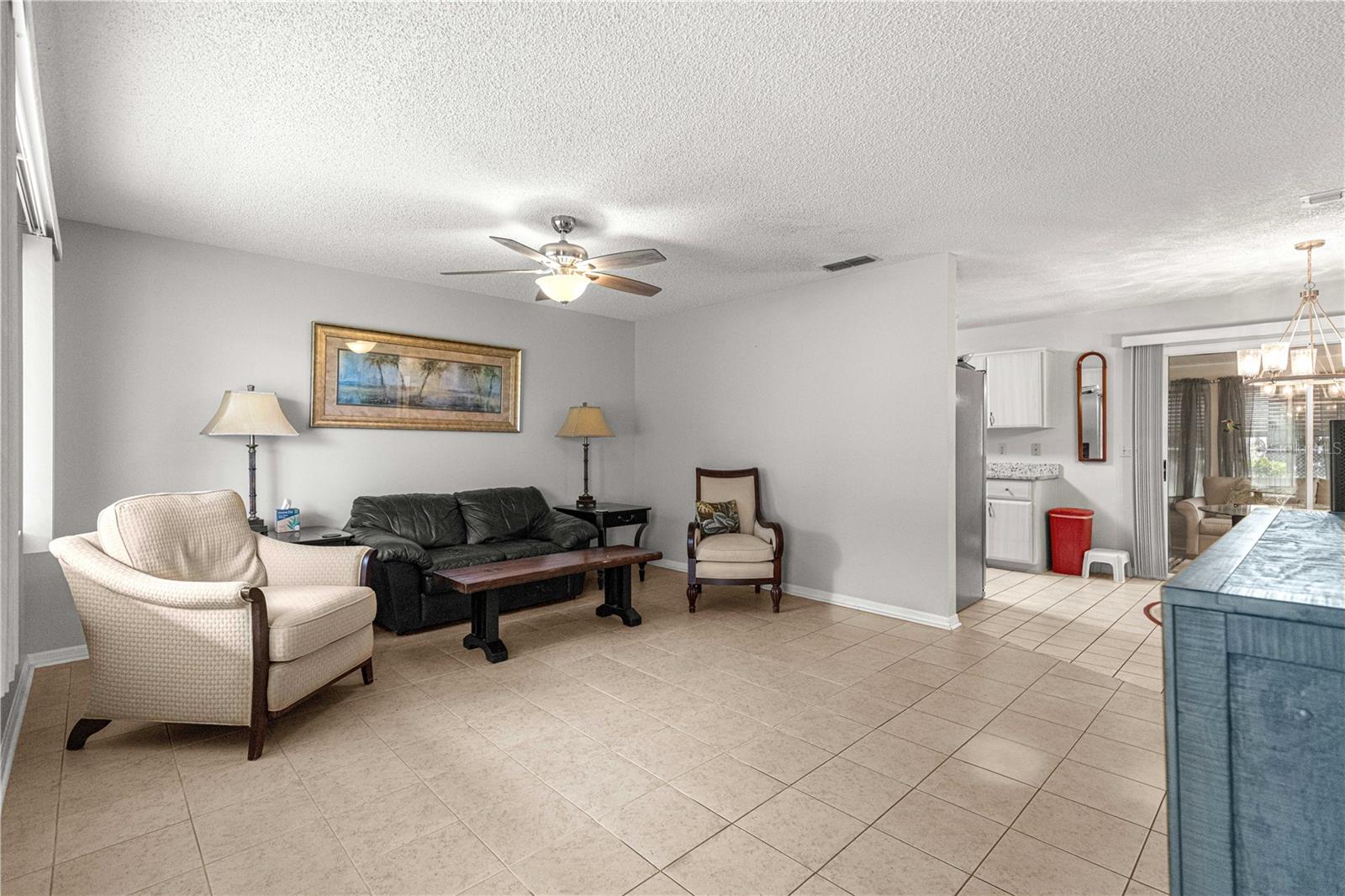 LIVING / FAMILY ROOM