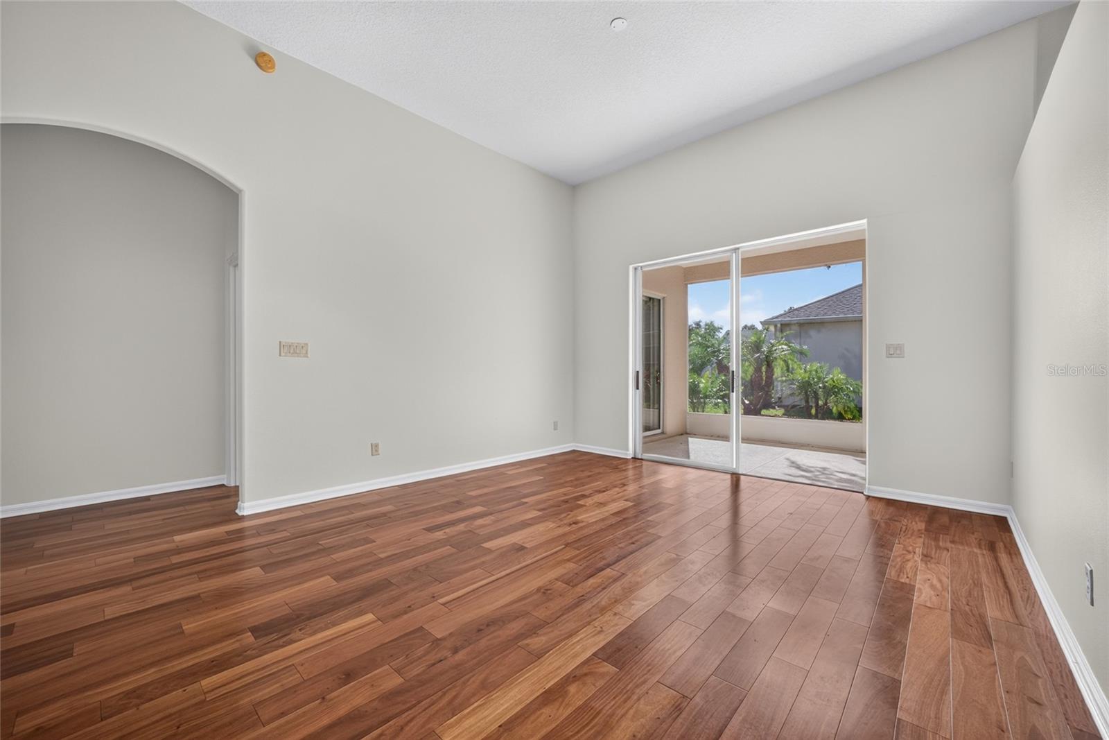 LIVINGROOM THRU TO LANAI