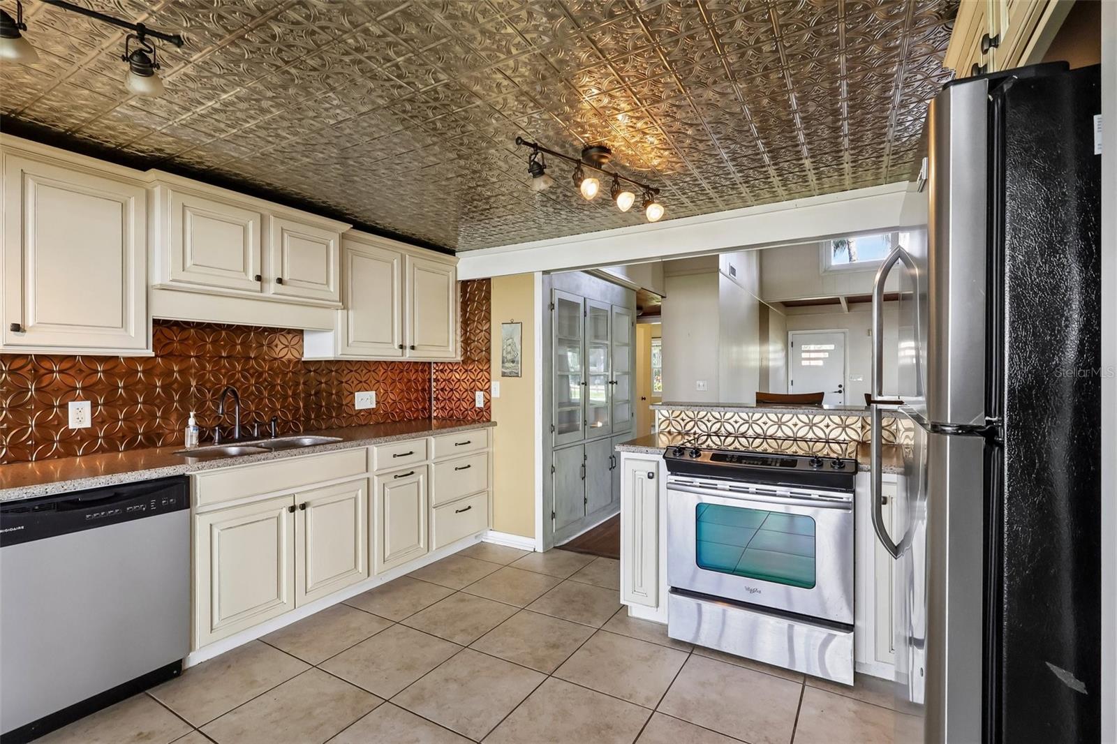 722 LAKE DORA DRIVE, Tavares, FL 32778