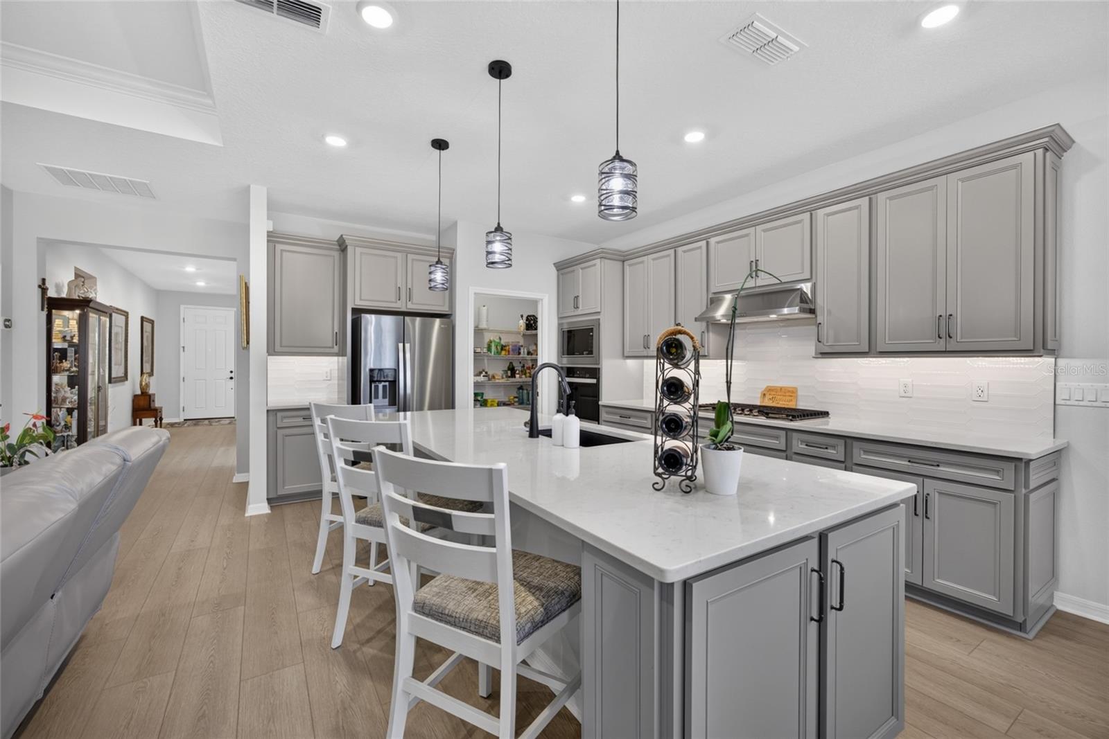Long Island with Over-Sized Sink and Seating