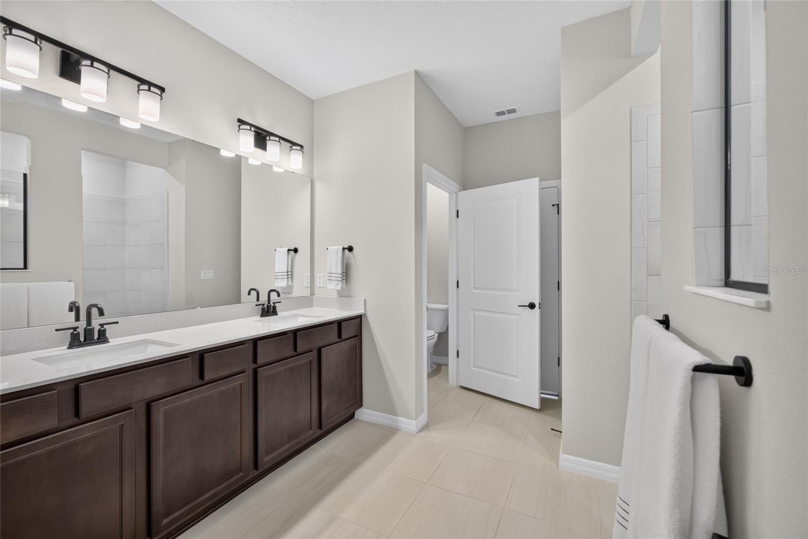 Primary En Suite Bath with Private Water Closet