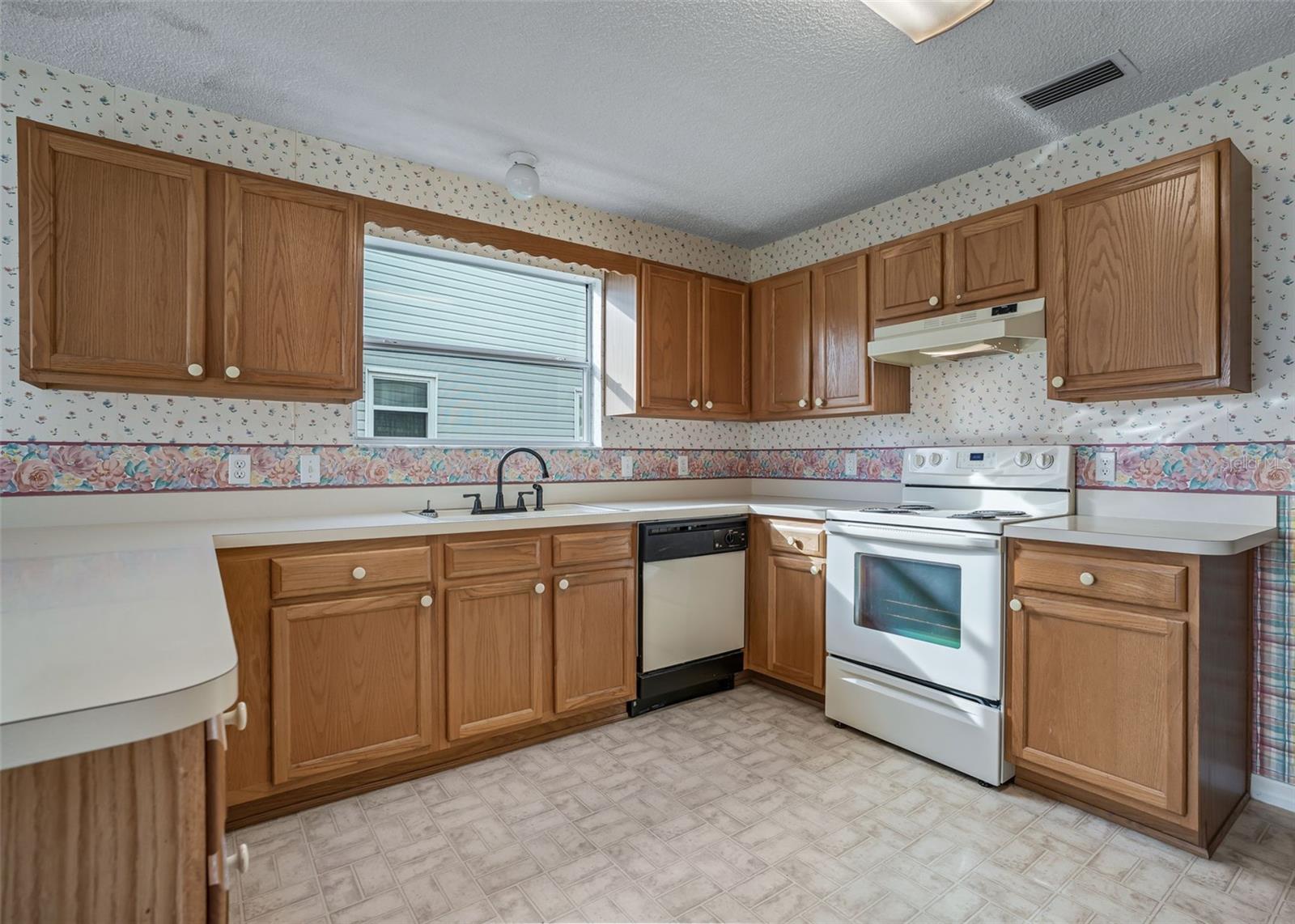 930 RAMOS DRIVE, The Villages, FL 32159
