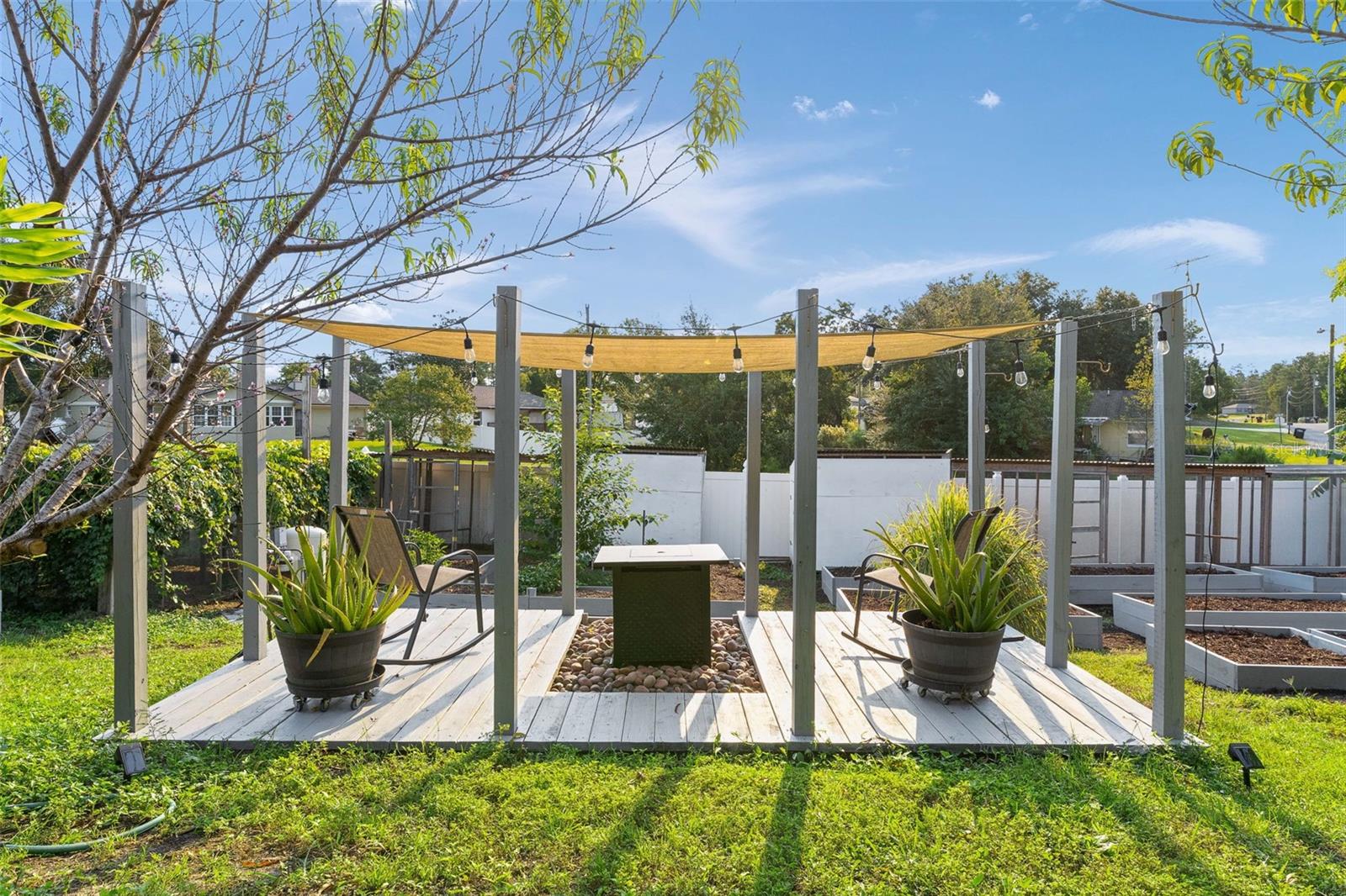 FOCAL POINT OF BACKYARD! FOCAL POINT OF BACKYARD!