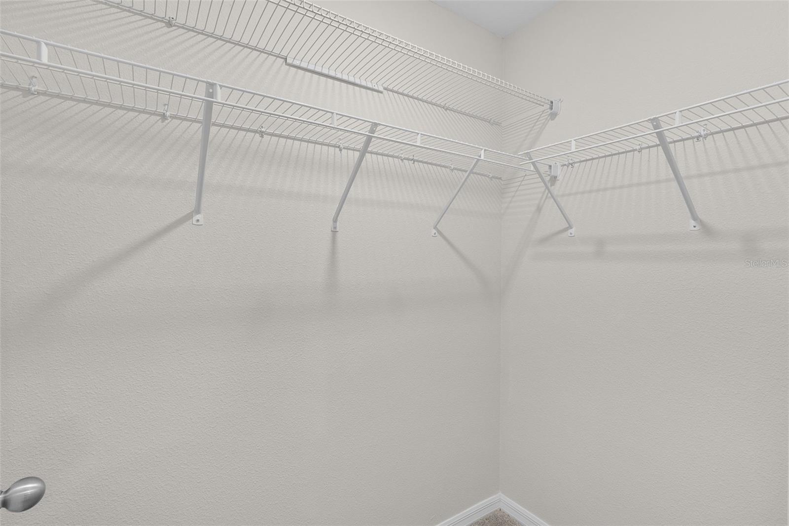 WALK IN CLOSET
