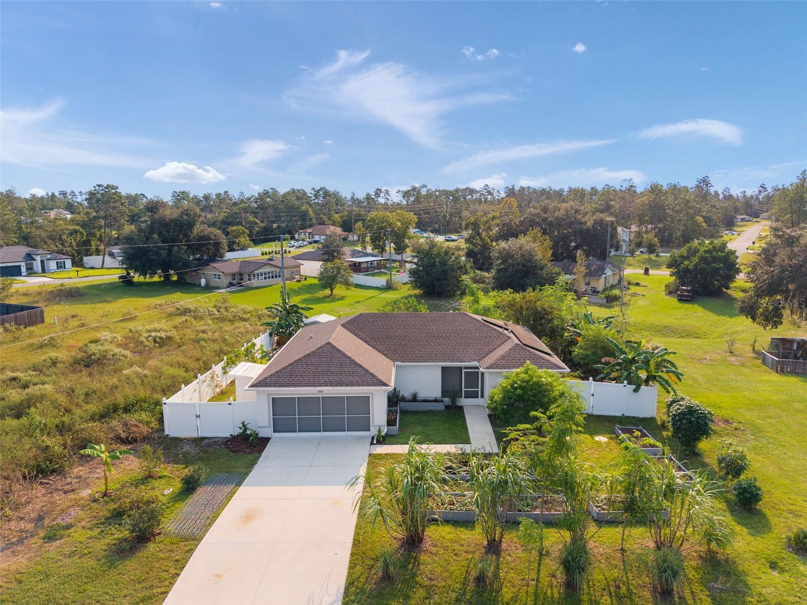 FULLY FENCED YARD - SOLAR PANELS ON BACK AND SIDE! FULLY FENCED YARD - SOLAR PANELS ON BACK AND SIDE!